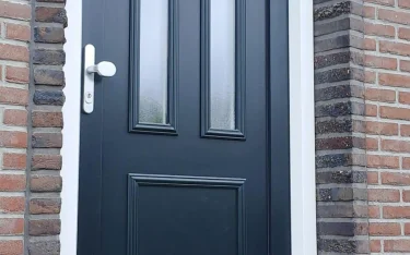 Uddel voordeur buiten andere hoek